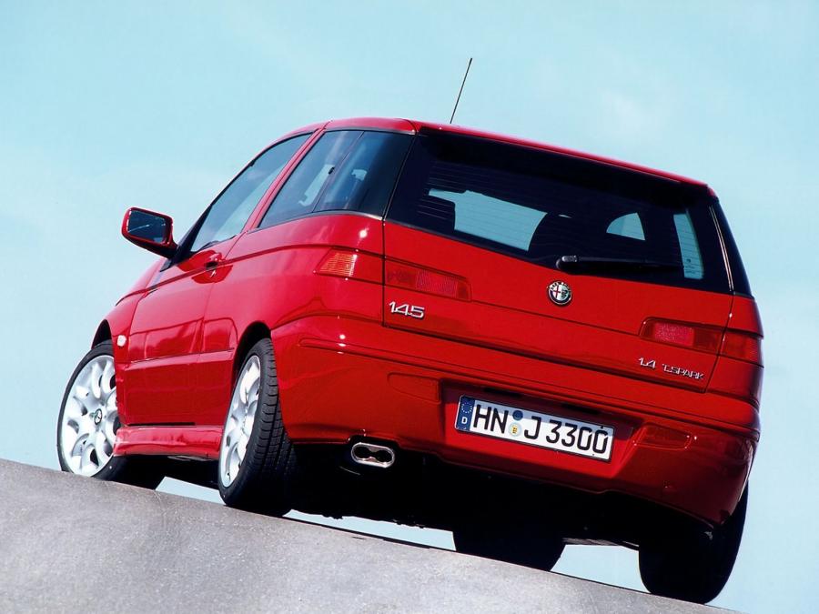  Alfa Romeo 145 Edizione Sportiva 2000 года  (фото 2 из 2)